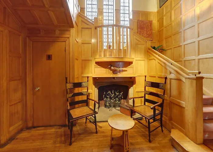 Trigony House